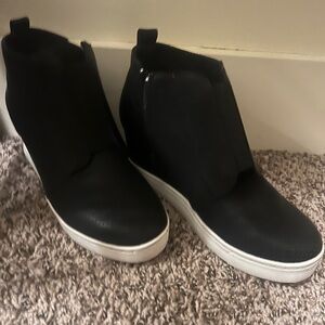Women's Black 2” Wedge Sneakers Size 7.5 Only Worn Once!